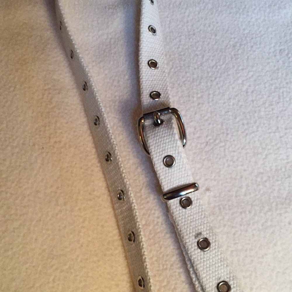 Stylish White Belt with Silver Accents